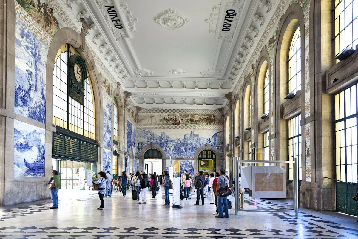 Dworzec kolejowy São Bento z Porto w Portugalii zajął w rankingu drugie miejsce Dworzec kolejowy São Bento z Porto w Portugalii zajął w rankingu drugie miejsce