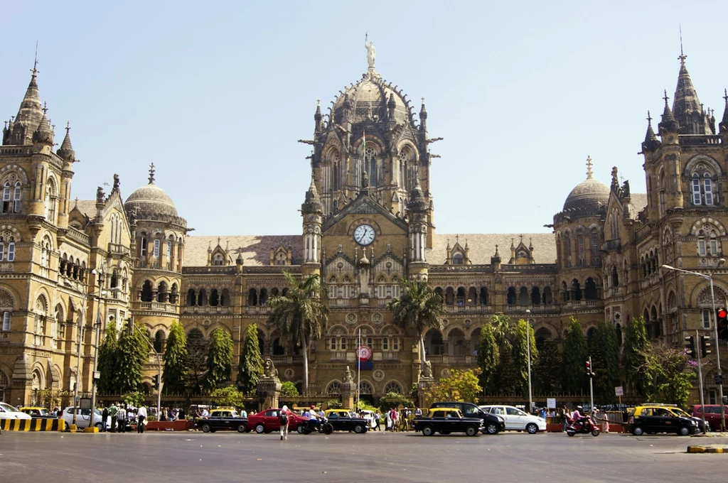 Chhatrapati Shivaji Maharaj Terminus w Bombaju w Indiach to miejsce wpisane na Listę Światowego Dziedzictwa UNESCO