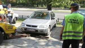 Podwyżka opłat za odholowanie i przechowywanie samochodu. Kiedy są naliczane?