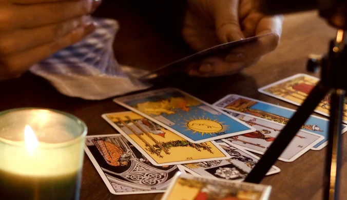Tarot powraca w nowej formie w mediach społecznościowych 