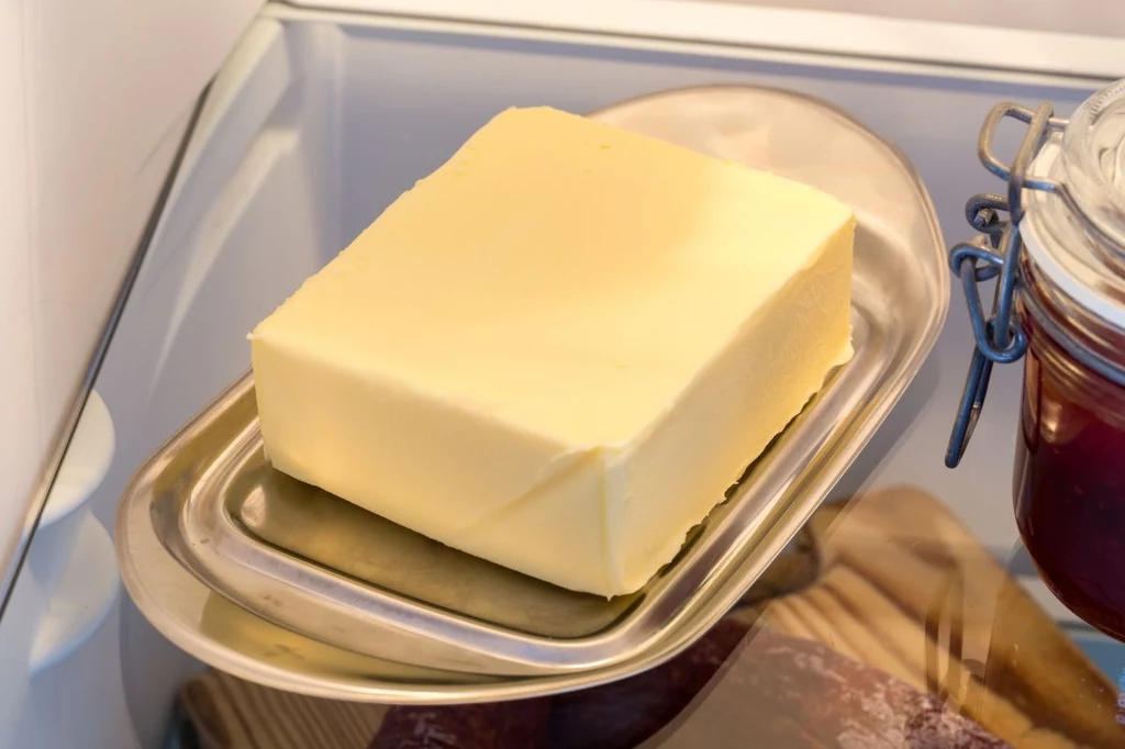 Jak rozsmarować masło z lodówki? Ten trik robi furorę. Wystarczy kilka sekund
