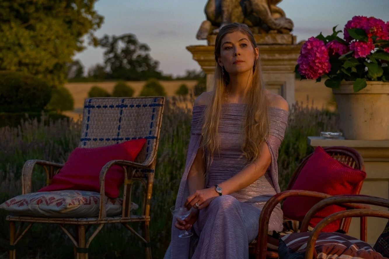 Rosamund Pike w "Saltburn" Rosamund Pike w "Saltburn"