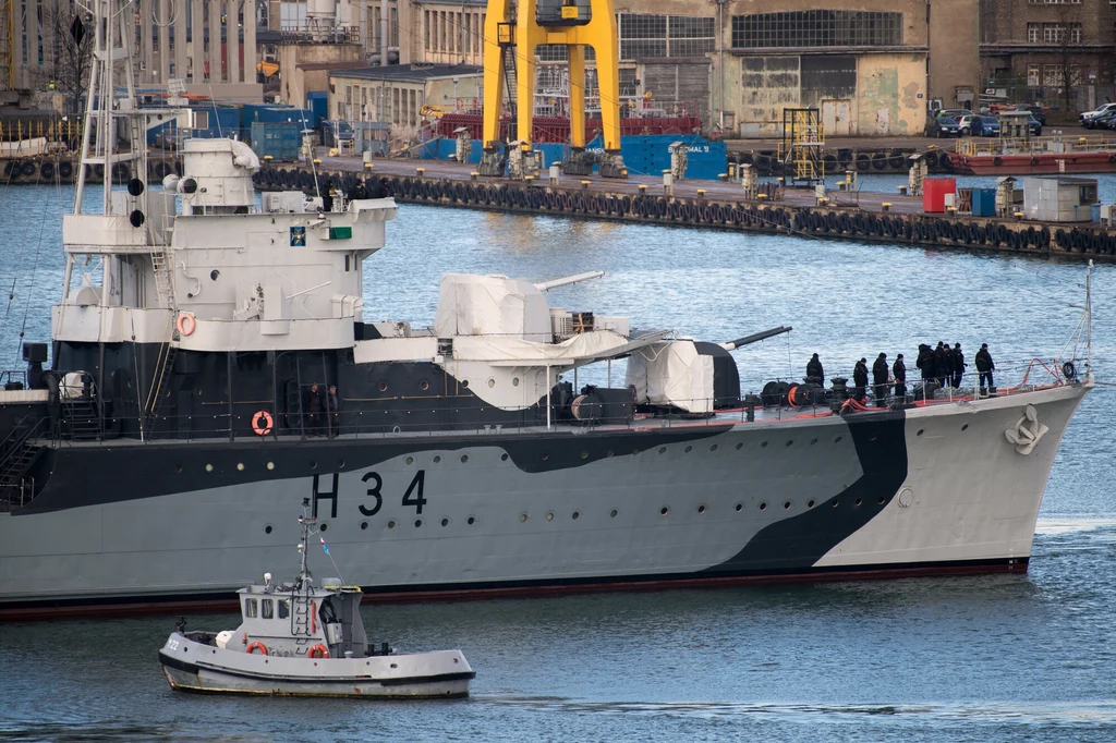 ORP "Błyskawica" uderzył w nadbrzeże, wracając świeżo po malowaniu