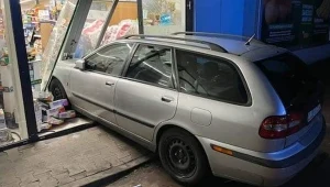 W witrynę Lidla w Zawidowie wjechał samochód