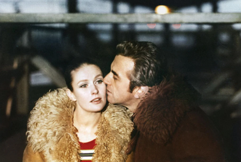 Beata Tyszkiewicz i Andrzej Łapicki w filmie "Wszystko na sprzedaż"