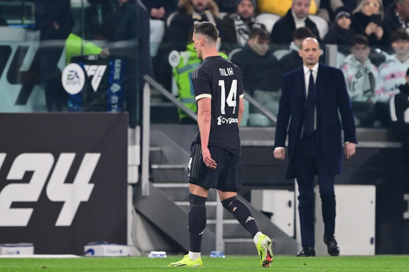 Arkadiusz Milik wyrzucony z boiska