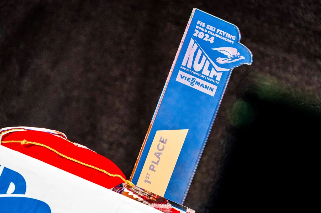 Dziewięć drużyn powalczy o tytuł w MŚ w lotach Dziewięć drużyn powalczy o tytuł w MŚ w lotach