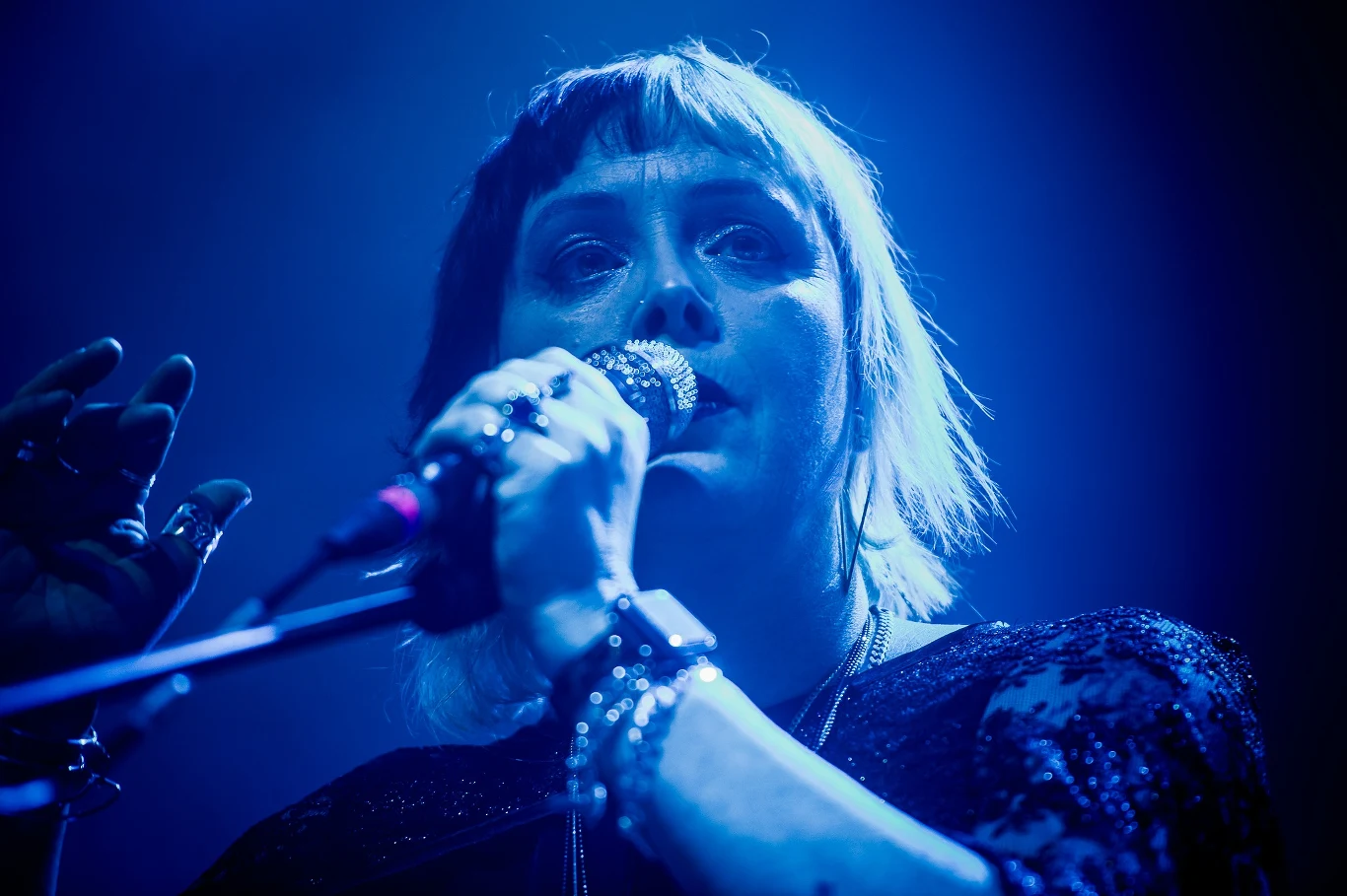 Miłośnicy starszych utworów Slowdive mogli usłyszeć aż 4 kompozycje ze słynnego albumu "Souvlaki", ale także m.in. "Catch The Breeze" ze słynnego debiutu "Just For a Day" Miłośnicy starszych utworów Slowdive mogli usłyszeć aż 4 kompozycje ze słynnego albumu "Souvlaki", ale także m.in. "Catch The Breeze" ze słynnego debiutu "Just For a Day"