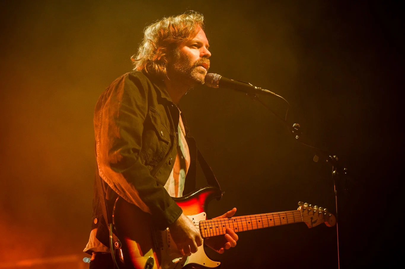 Slowdive na scenie warszawskiej Progresji. Aktualnie w skład zespołu wchodzą: Rachel Goswell, Neil Halstead, Nick Chaplin, Christian Savill oraz Simon Scott. Slowdive na scenie warszawskiej Progresji. Aktualnie w skład zespołu wchodzą: Rachel Goswell, Neil Halstead, Nick Chaplin, Christian Savill oraz Simon Scott.