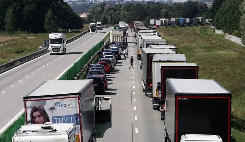 Prawidłowe tworzenie korytarza życia to obowiązek, ale nie zawsze chroni on przed mandatem