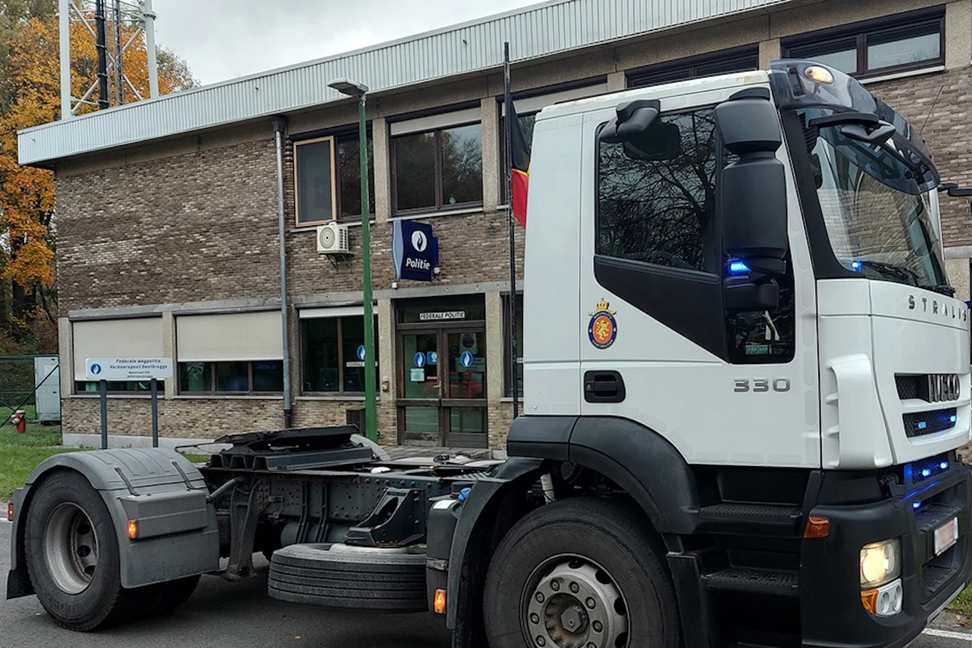 Nieoznakowane Iveco Stralis belgijskiej policji / fot. Belgian Federal Police