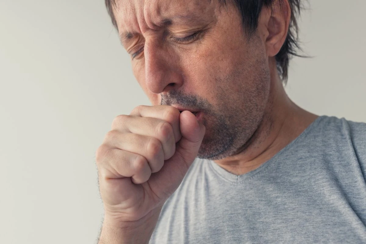 Utrzymujący się kaszel nie tylko rano, ale przez cały dzień, może świadczyć o rozwoju choroby nowotworowej płuc Utrzymujący się kaszel nie tylko rano, ale przez cały dzień, może świadczyć o rozwoju choroby nowotworowej płuc