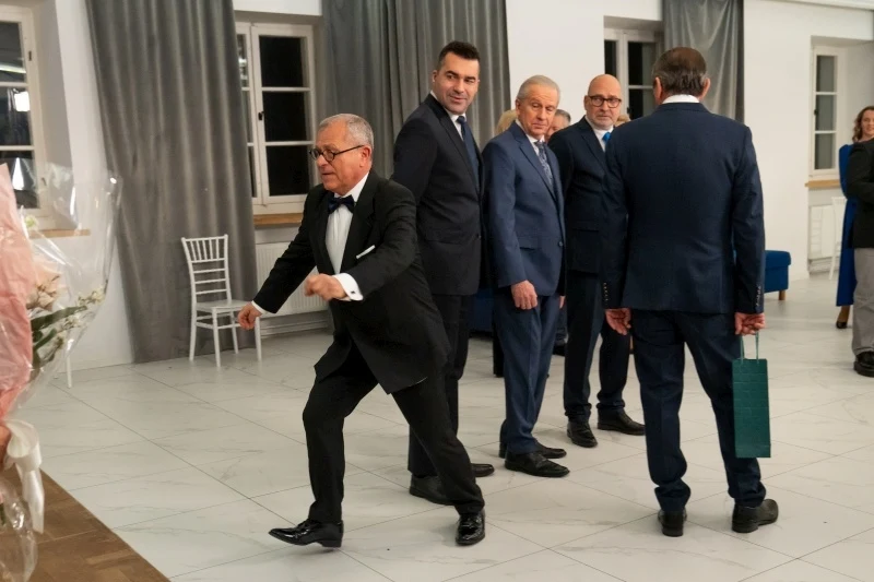 Pan młody zapewni, że przed uroczystością musi jeszcze skorzystać z toalety