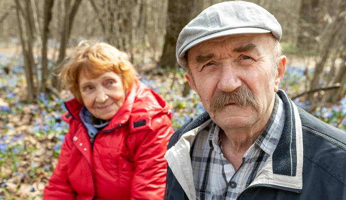 Emerytura do ręki zamiast na konto. KRUS ma ważny apel do seniorów.