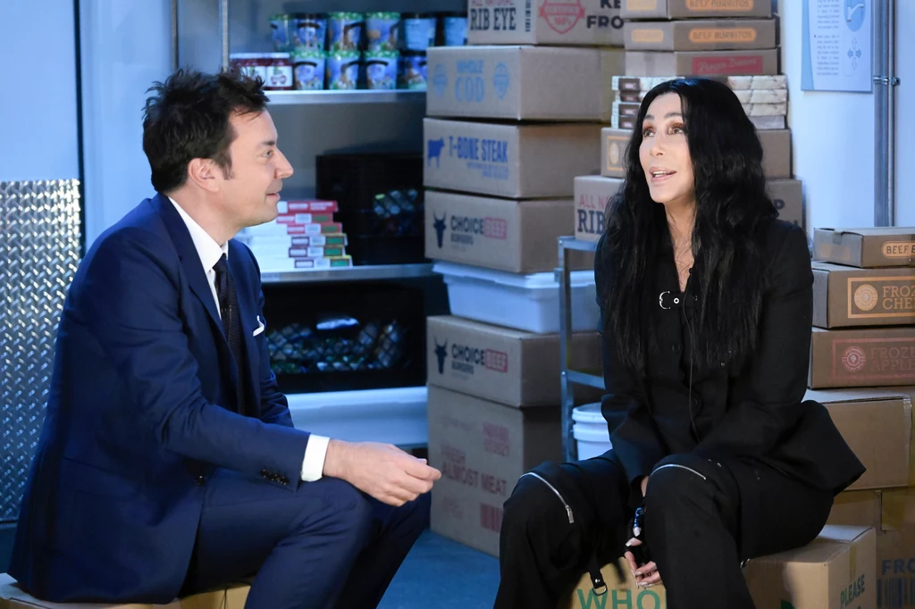 Cher na planie programu "The Tonight Show with Jimmy Fallon"