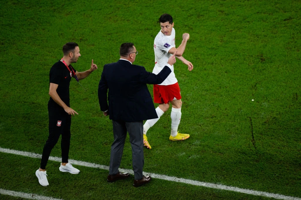 Czesław Michniewicz i Robert Lewandowski podczas MŚ w Katarze Czesław Michniewicz i Robert Lewandowski podczas MŚ w Katarze