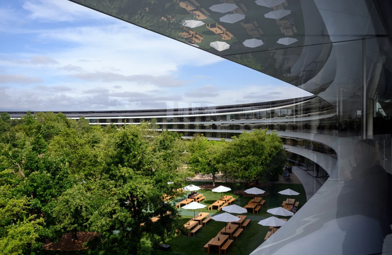 Apple Park - siedziba firmy w Cupertino w Kalifornii Apple Park - siedziba firmy w Cupertino w Kalifornii