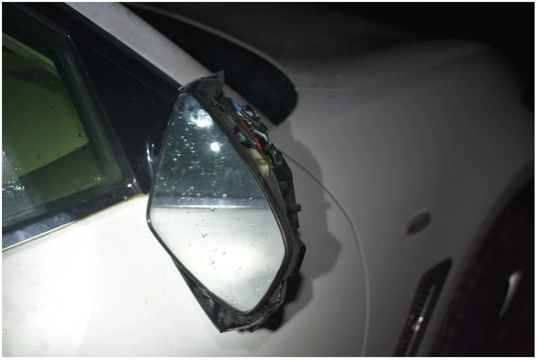 W spotkaniu z "Rambo" ucierpiało lusterko Infiniti