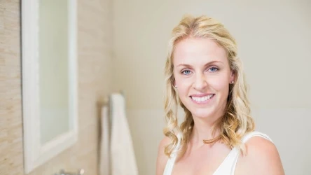 Efekt rozświetlonej i wyrównanej cery po zabiegu BB Glow