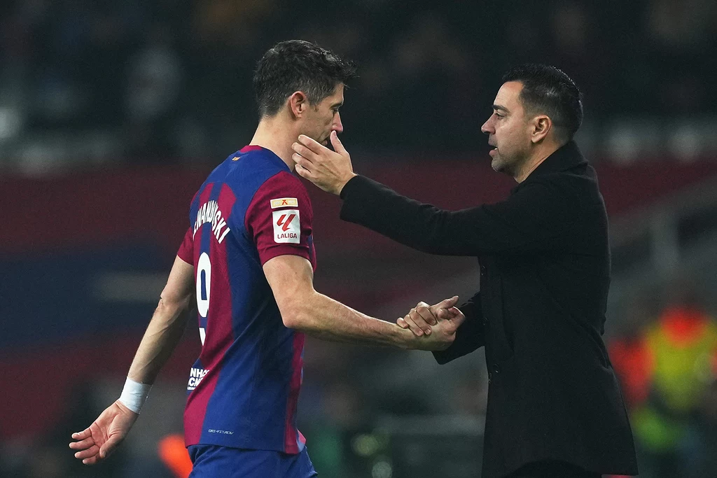 Xavi Hernandez niedługo przestanie być trenerem Roberta Lewandowskiego i jego kolegów z FC Barcelona. Jaki będzie jednak kolejny przystanek w karierze szkoleniowca? Xavi Hernandez niedługo przestanie być trenerem Roberta Lewandowskiego i jego kolegów z FC Barcelona. Jaki będzie jednak kolejny przystanek w karierze szkoleniowca?