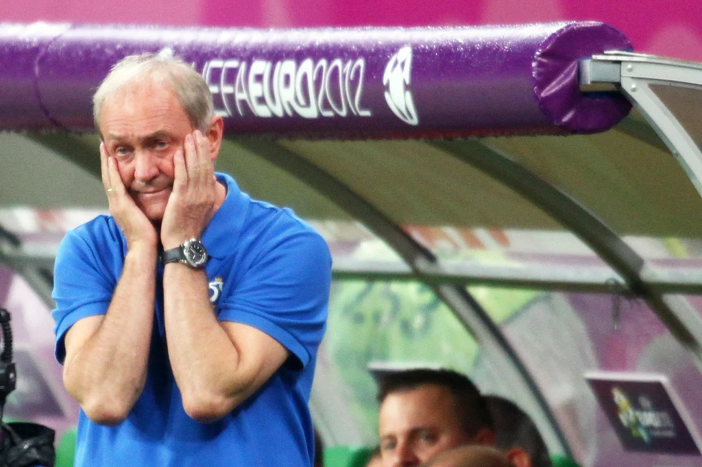Franciszek Smuda i jego drużyna totalnie zawiedli na Euro 2012 Franciszek Smuda i jego drużyna totalnie zawiedli na Euro 2012