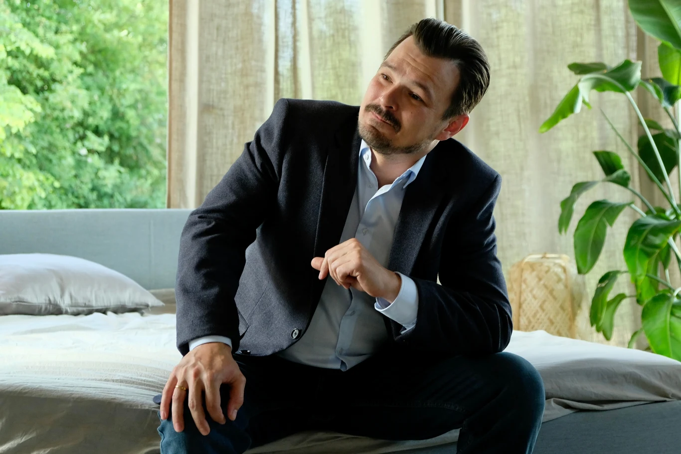 Dawid Ogrodnik w serialu "Zdrada"