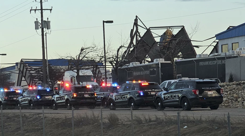Tragedia w USA. Zawalił się hangar dla odrzutowców Tragedia w USA. Zawalił się hangar dla odrzutowców