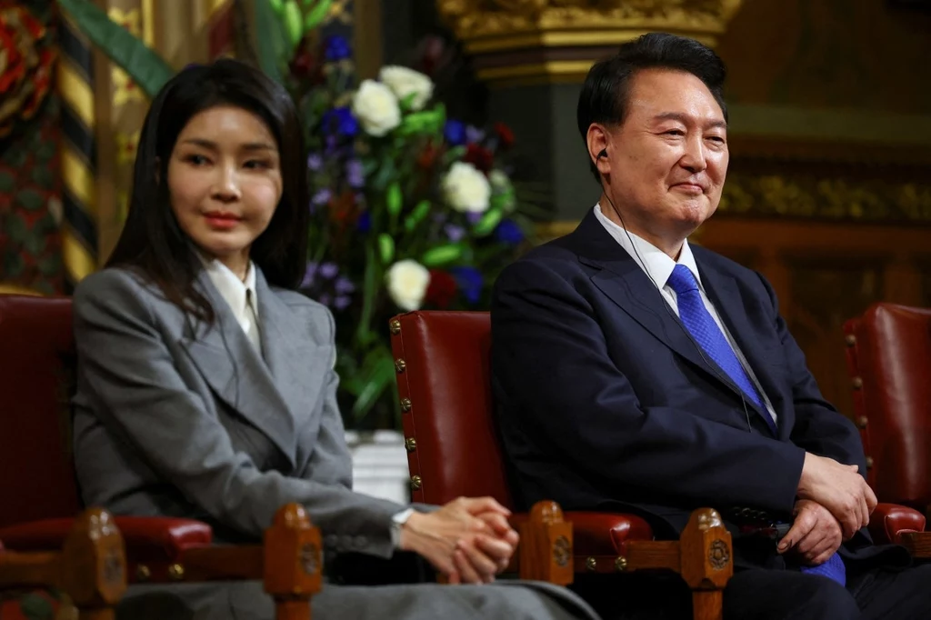 Droga torebka Kim Keon Hee wywołała społeczną burzę Droga torebka Kim Keon Hee wywołała społeczną burzę