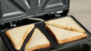 Masz ochotę na tosty, ale nie masz opiekacza? Nic nie szkodzi. Te przygotujesz dosłownie w kilka chwil