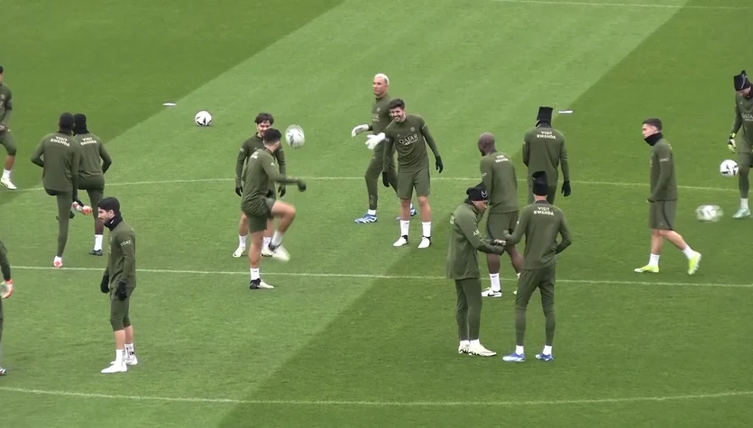 Liderzy Ligue-1, PSG, trenują przed wyjazdem do Strasburga. WIDEO