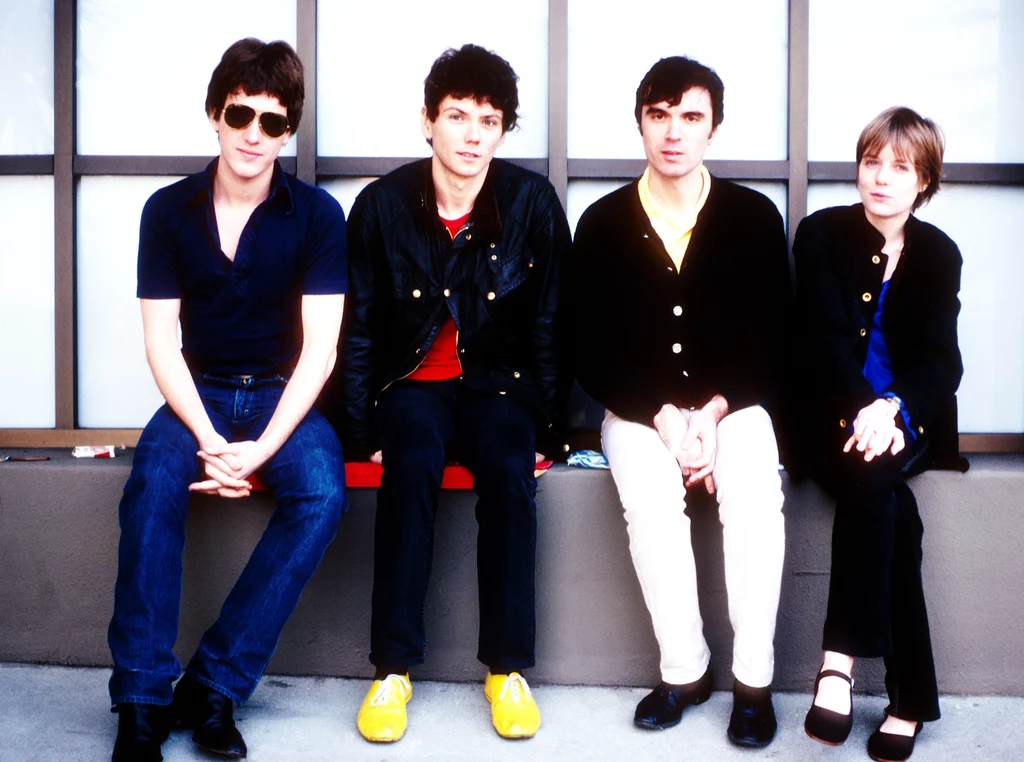 Talking Heads w 1977 roku. Od lewej:  Chris Frantz, Jerry Harrison, David Byrne i Tina Weymouth 