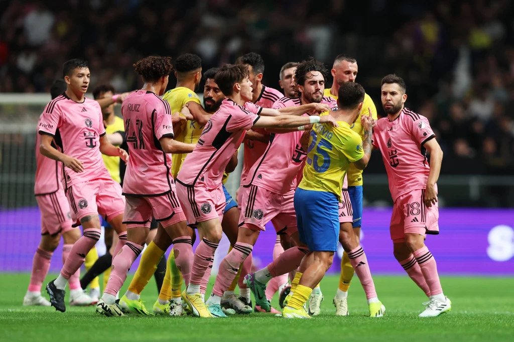 Piłkarze Al Nassr i Interu Miami rzucili się sobie do gardeł Piłkarze Al Nassr i Interu Miami rzucili się sobie do gardeł