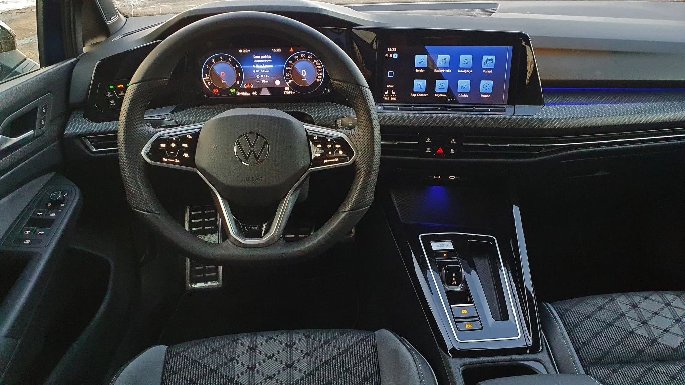 Volkswagen Golf 1.5 TSI R-Line Volkswagen Golf 1.5 TSI R-Line