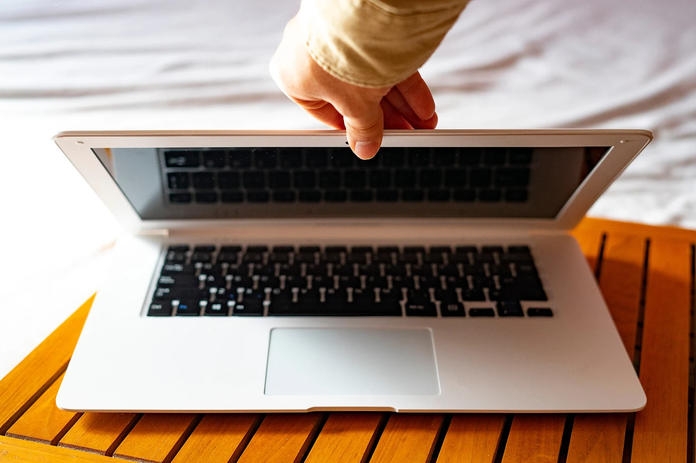 Wyłączać czy usypiać? Informatycy mają na to pytanie jasną odpowiedź. Wyłączać czy usypiać? Informatycy mają na to pytanie jasną odpowiedź.