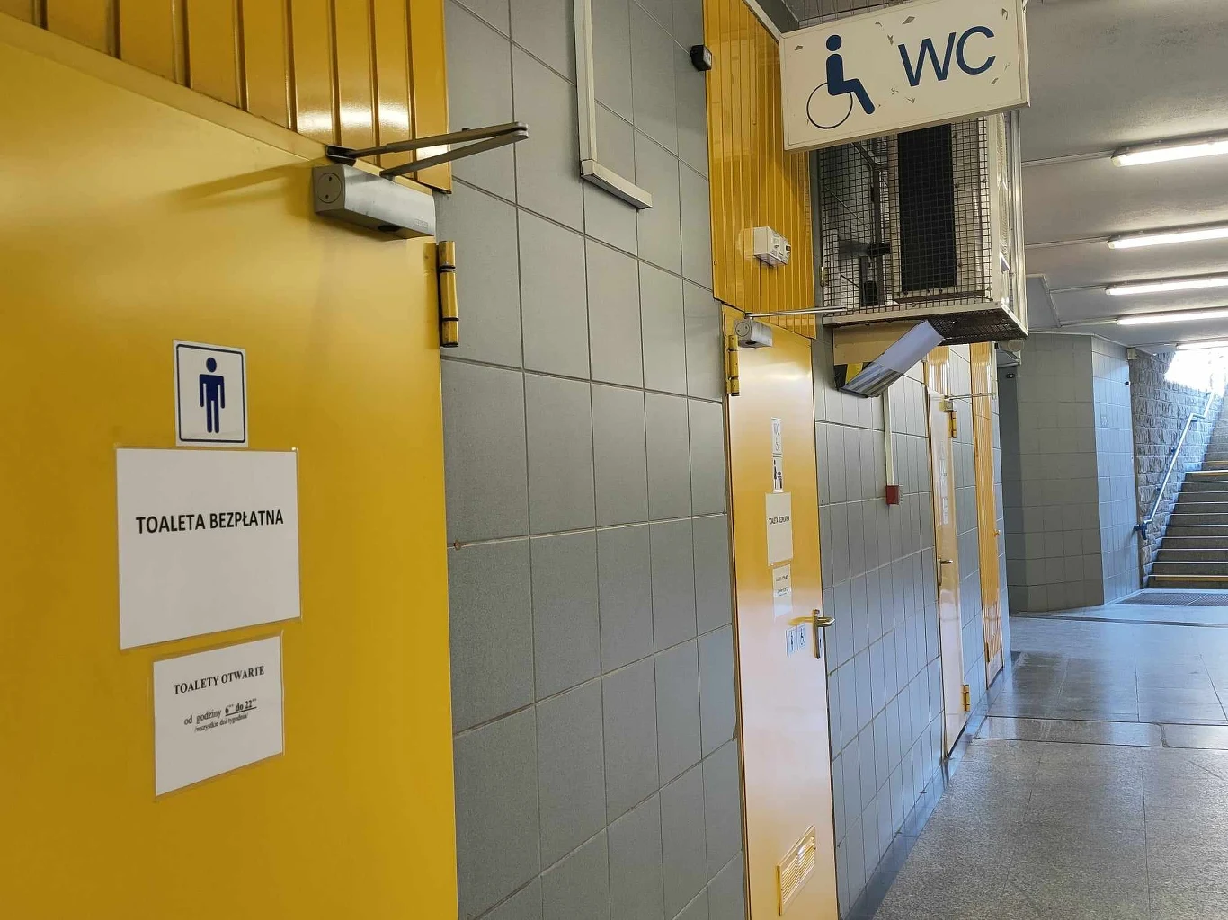 Toalety na stacji metra Wierzbno w Warszawie Toalety na stacji metra Wierzbno w Warszawie