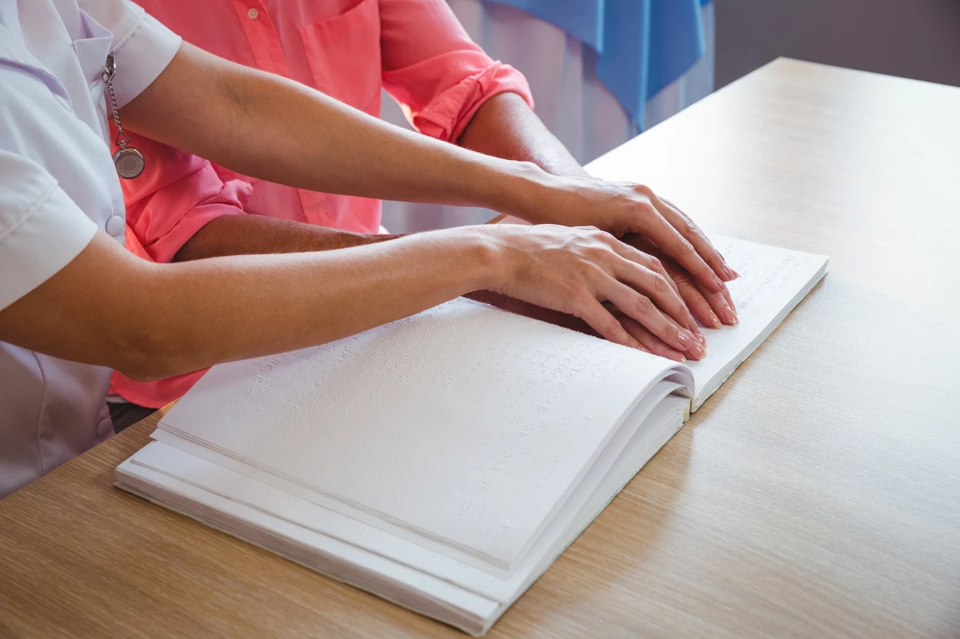 Opanowanie alfabetu Braille'a nie jest łatwe. Innowacyjne urządzenie ma szansę to zmienić Opanowanie alfabetu Braille'a nie jest łatwe. Innowacyjne urządzenie ma szansę to zmienić