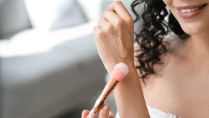 Zapomnij o efekcie maski. Dzięki tej zasadzie dobierzesz idealny podkład do swojej cery