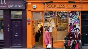 Słynny sklep Reckless Records, uchwycony na okładce albumu Oasis "What’s The Story? 