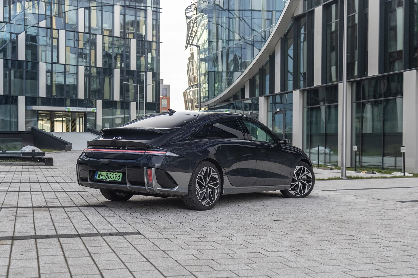Z tej perspektywy Hyundai Ioniq 6 robi największe wrażenie