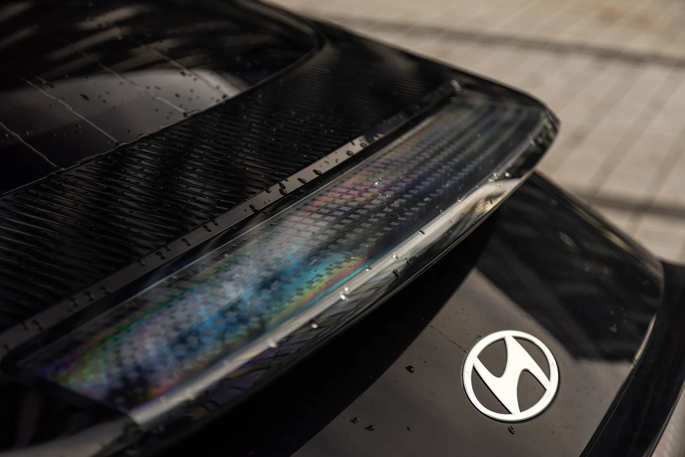 Górna część spojlera w Ioniq 6 wyposażona jest w trzecie światło stopu