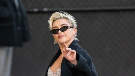 Florence Pugh w najmodniejszych jeansach tego sezonu