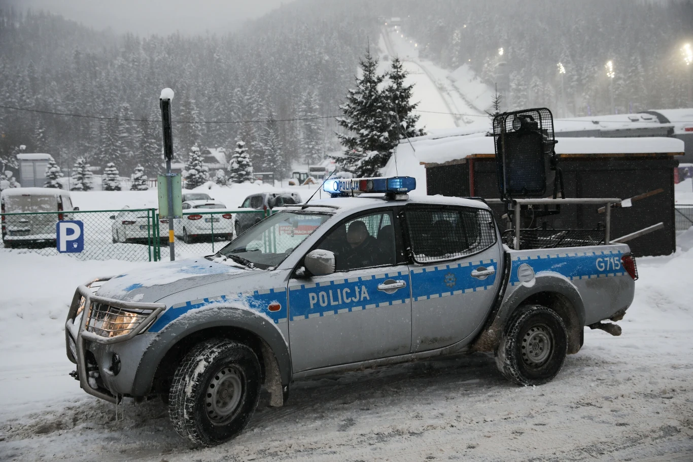Policjanci pomogli mężczyźnie. Okazał się być młodym piłkarzem Policjanci pomogli mężczyźnie. Okazał się być młodym piłkarzem