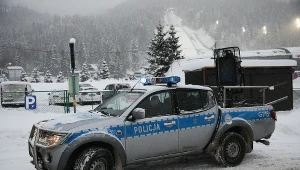 Policjanci pomogli mężczyźnie. Okazał się być młodym piłkarzem
