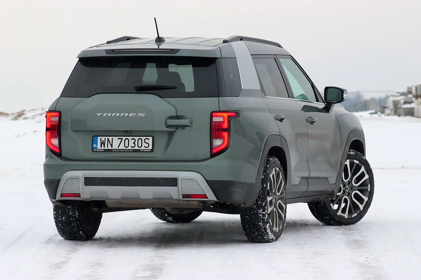 SsangYong Torres. Klapa bagażnika wcale nie otwiera się w bok i nie ma niej koła zapasowego SsangYong Torres. Klapa bagażnika wcale nie otwiera się w bok i nie ma niej koła zapasowego