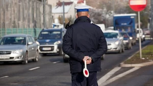 Policjant bez munduru chce cię zatrzymać za znakiem D-43? Jedź spokojnie dalej