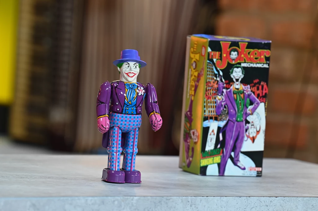 Figurka Jokera była przedmiotem licytacji w jednym z pierwszych odcinków programu "Łowcy skarbów. Kto da więcej”