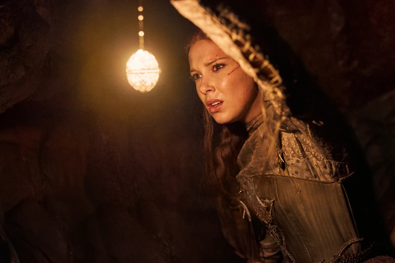 "Dama": Millie Bobby Brown