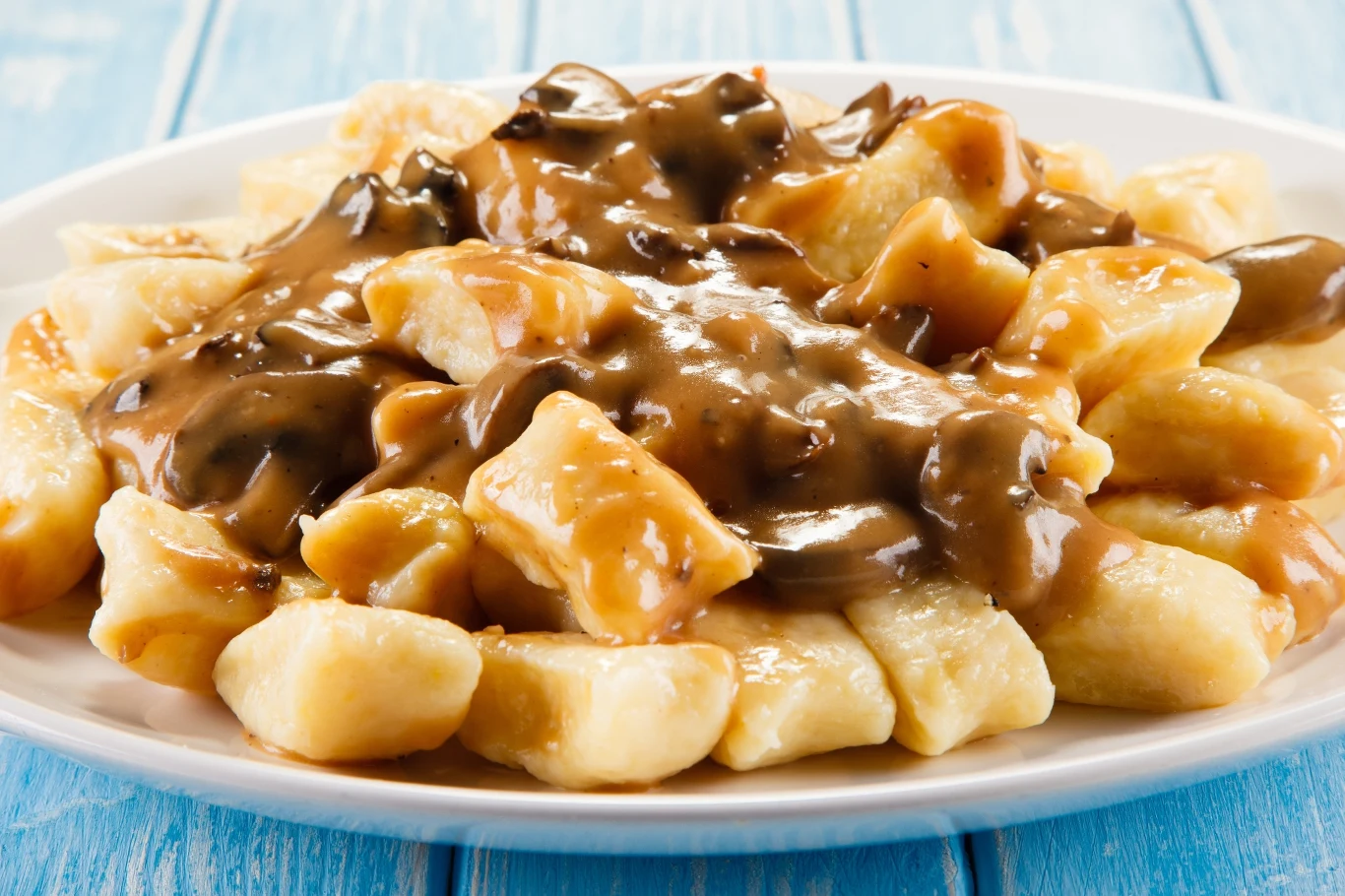 Kopytka z sosem pieczarkowym smakują obłędnie Kopytka z sosem pieczarkowym smakują obłędnie