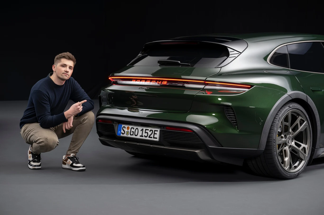 Debiutuje nowe Porsche Taycan. Widziałem je na żywo i jeździłem nim po Weissach Debiutuje nowe Porsche Taycan. Widziałem je na żywo i jeździłem nim po Weissach