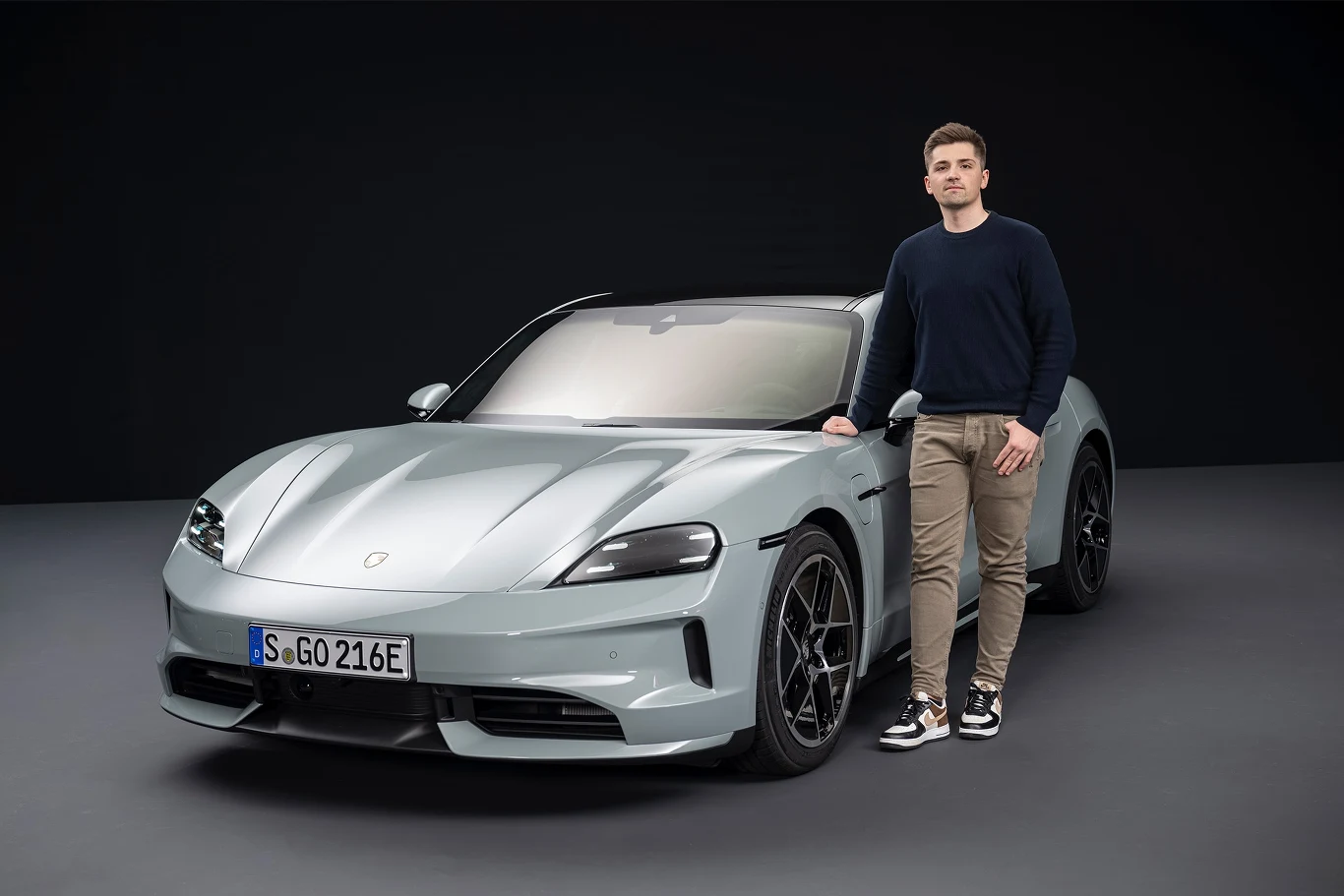 Porsche Taycan po liftingu. Zmiany są subtelne, ale najważniejsze jest pod spodem Porsche Taycan po liftingu. Zmiany są subtelne, ale najważniejsze jest pod spodem